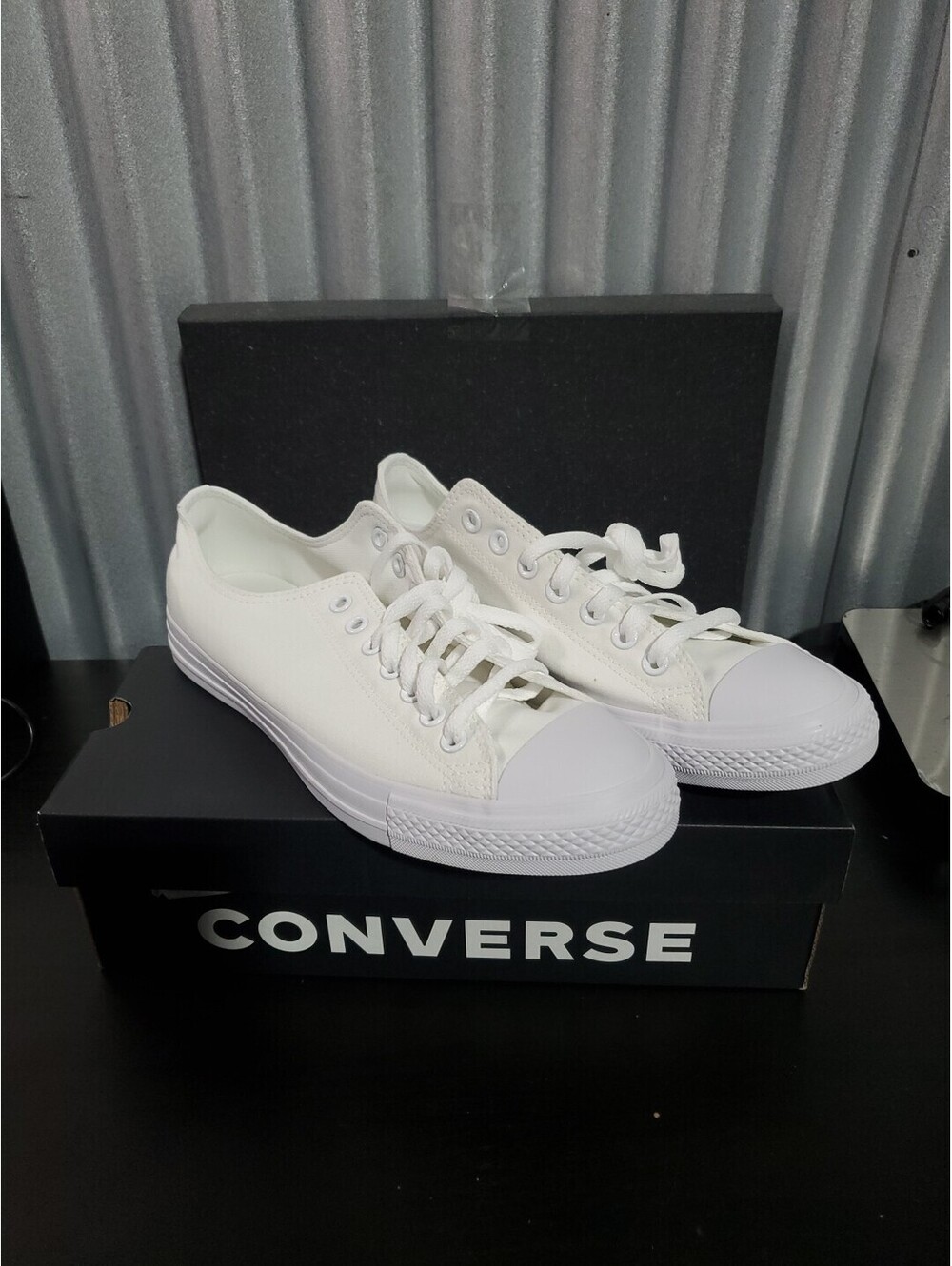 Unisex CONVERSE Chuck Taylor ALL STAR Classic White Sz. 9.5 Men's / 11.5 Women's